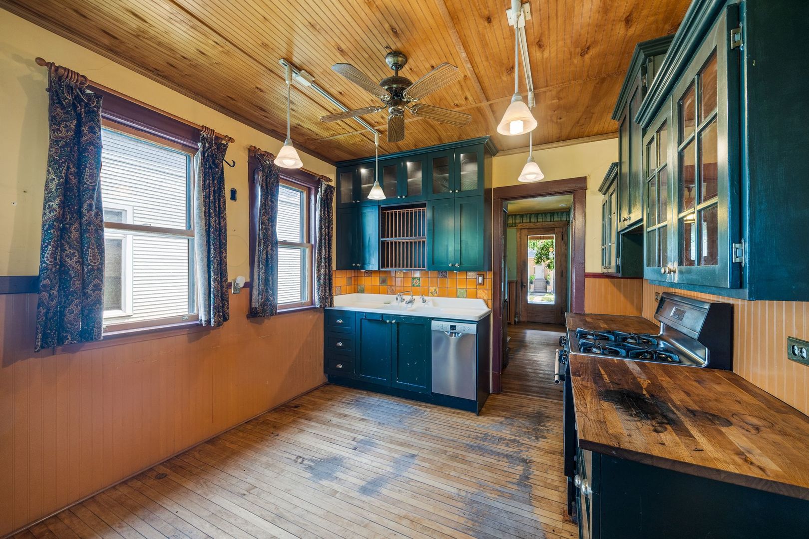 1015 Clarence Avenue