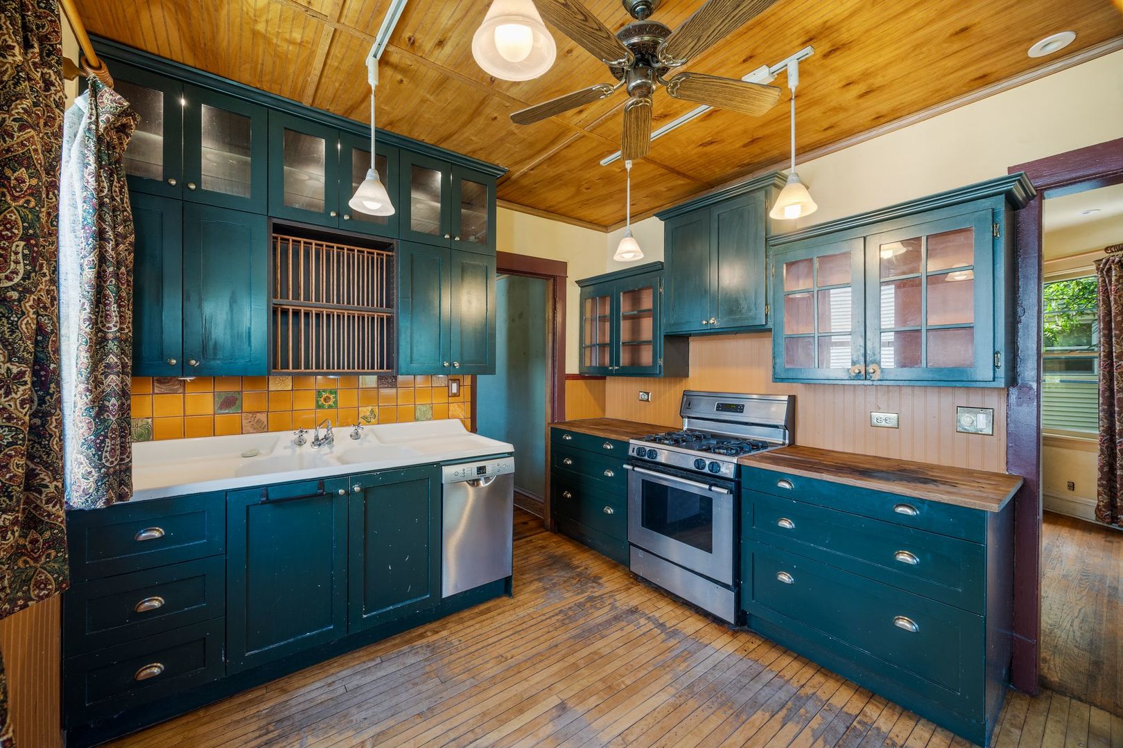 1015 Clarence Avenue