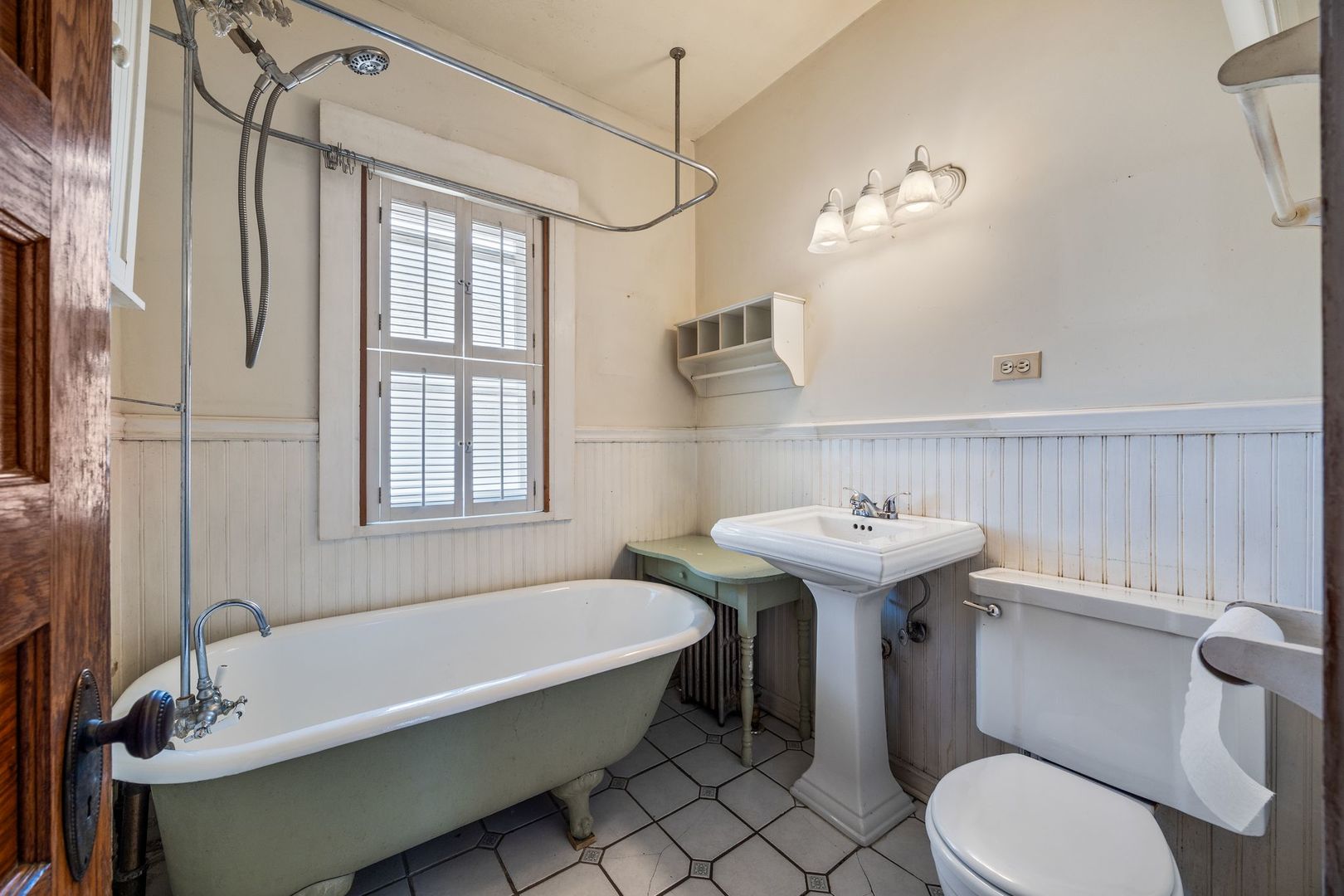 1015 Clarence Avenue