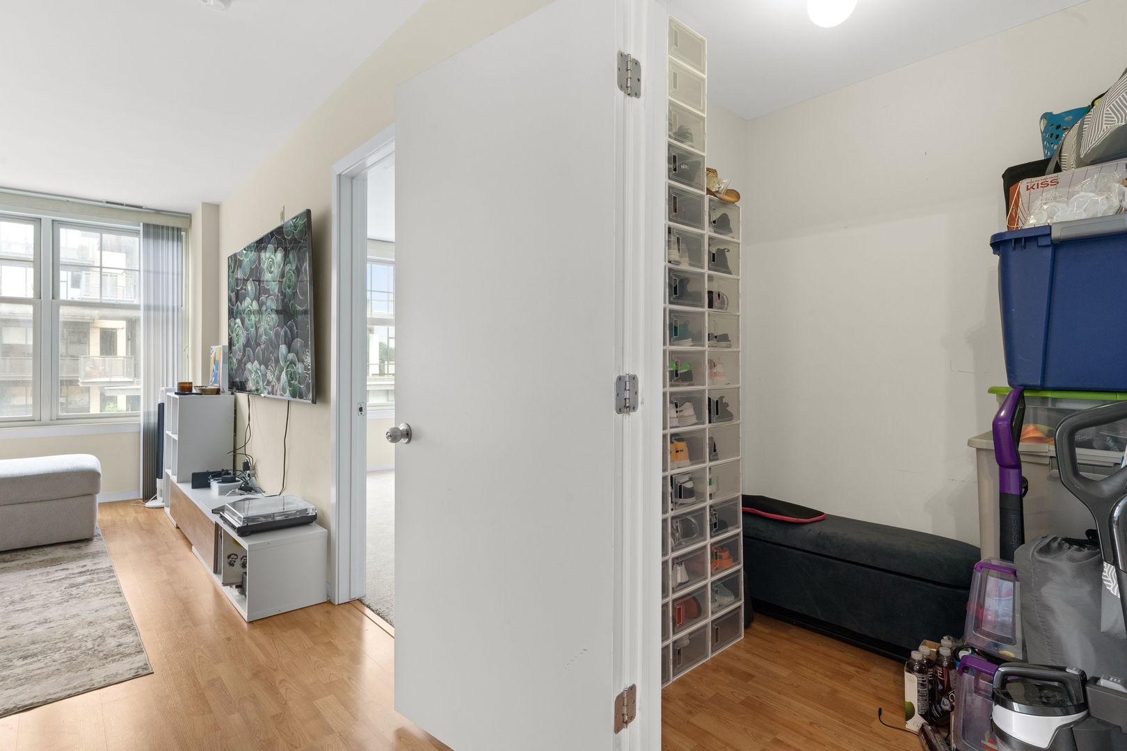 125 N Euclid Avenue Unit: 305