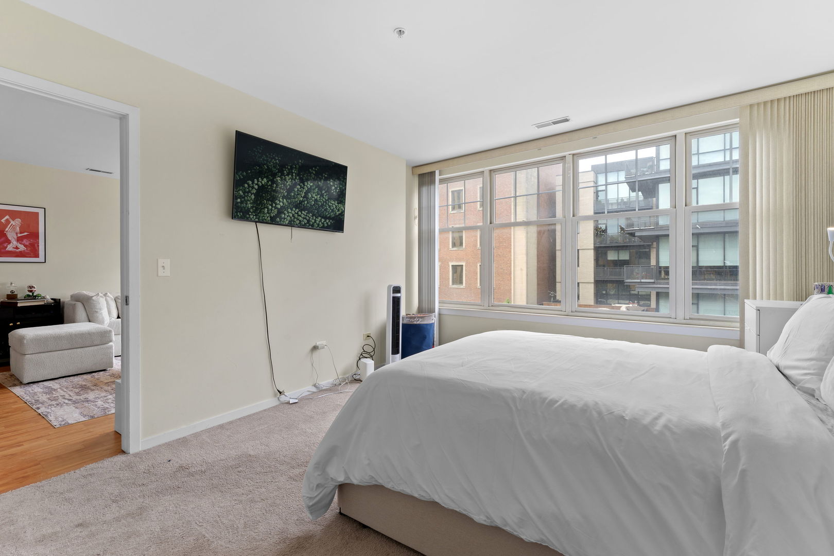 125 N Euclid Avenue Unit: 305