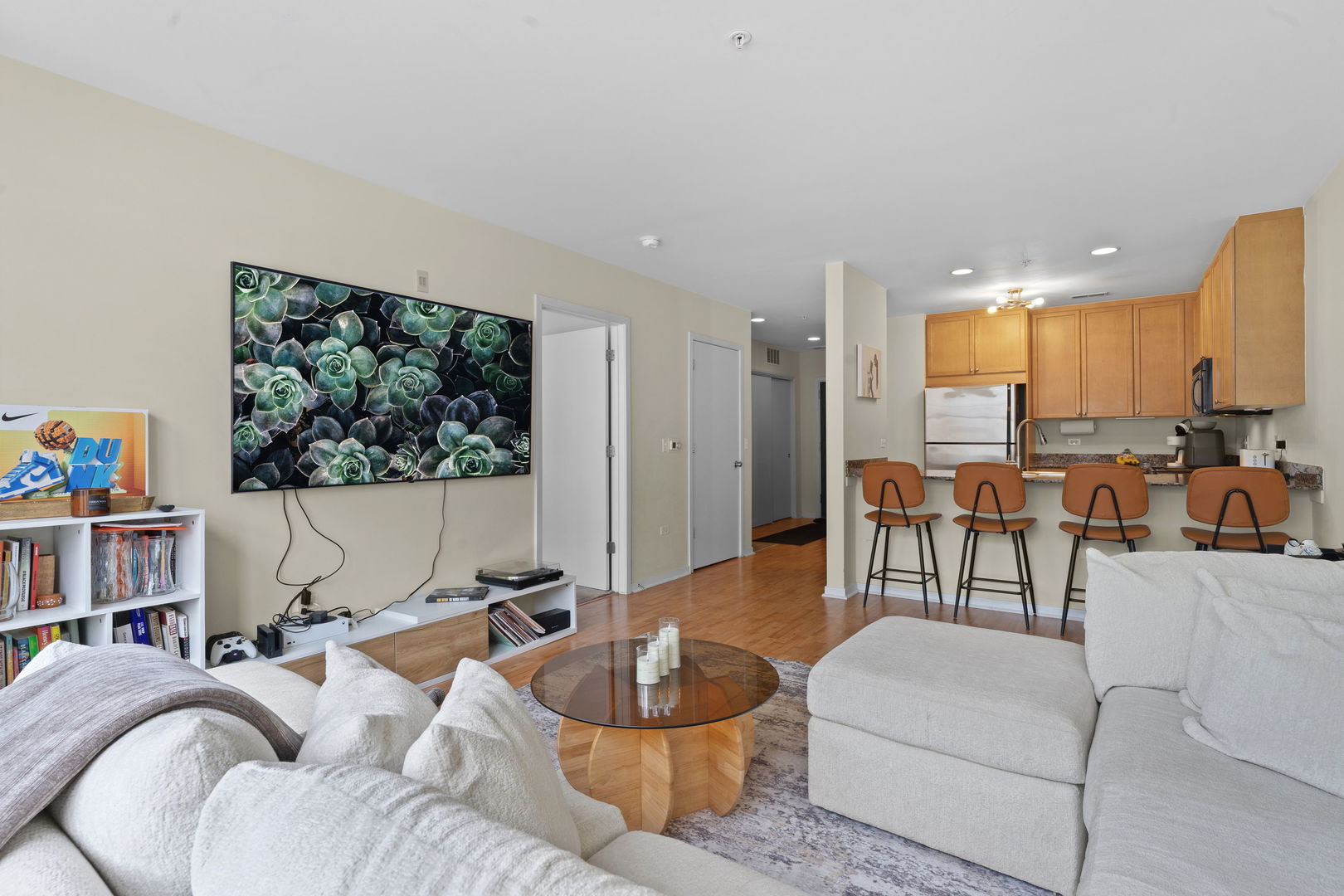 125 N Euclid Avenue Unit: 305
