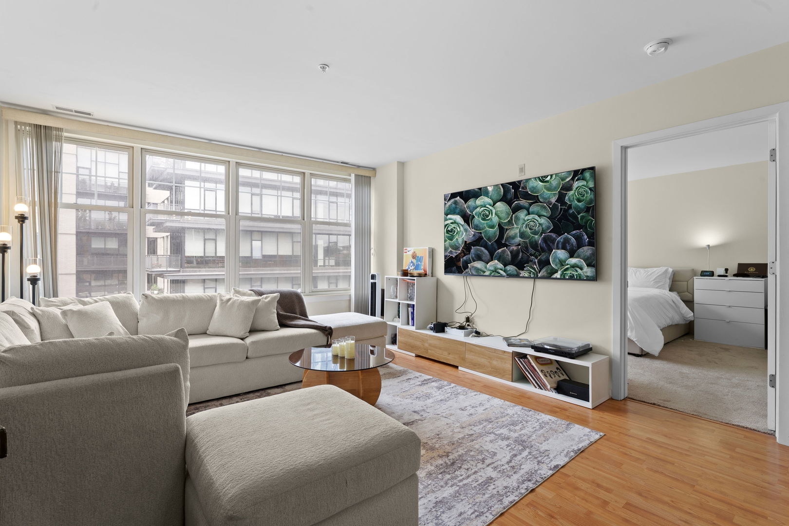 125 N Euclid Avenue Unit: 305
