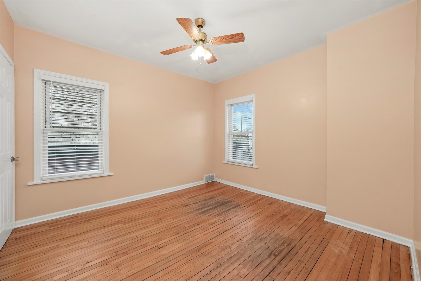 920 N Massasoit Avenue