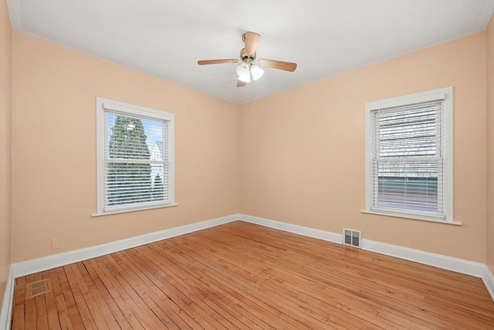 920 N Massasoit Avenue