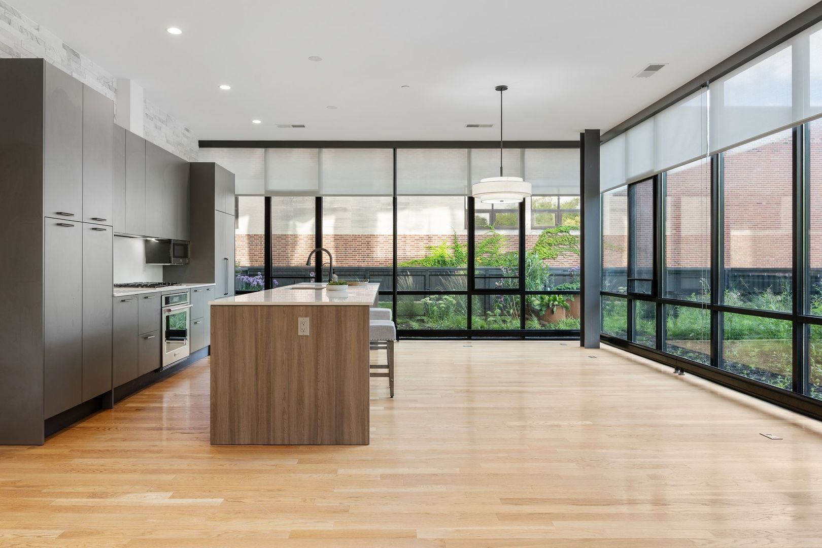 147 N Euclid Avenue Unit: 205