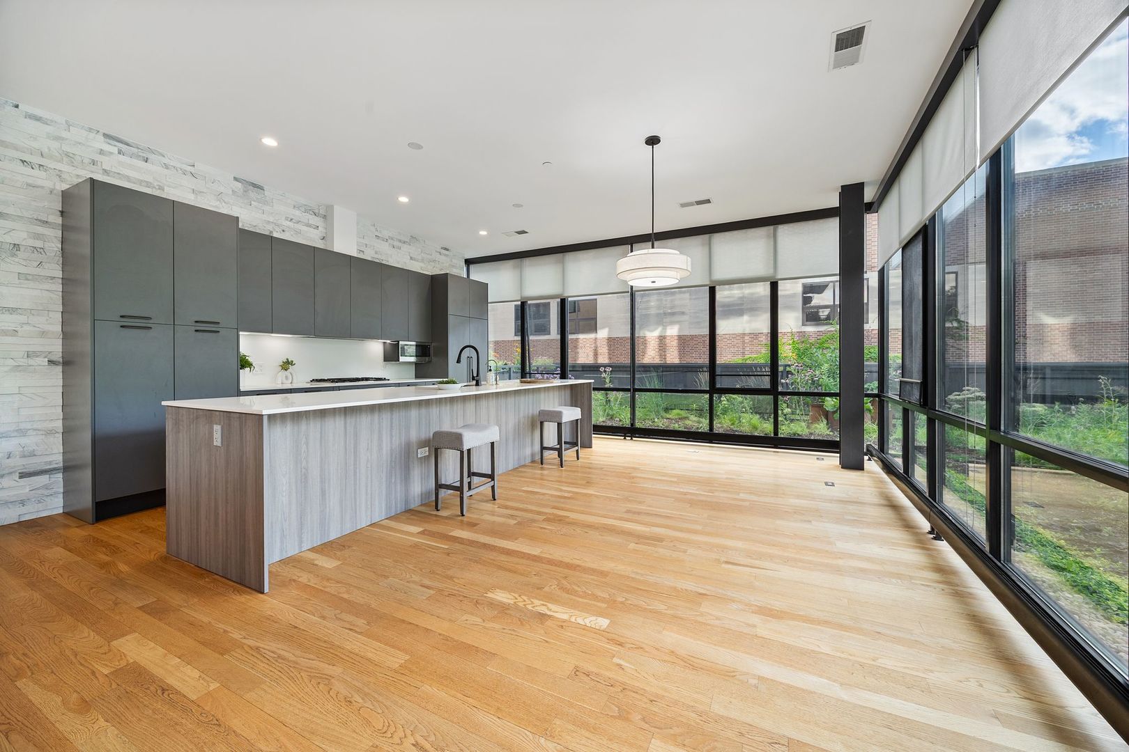 147 N Euclid Avenue Unit: 205