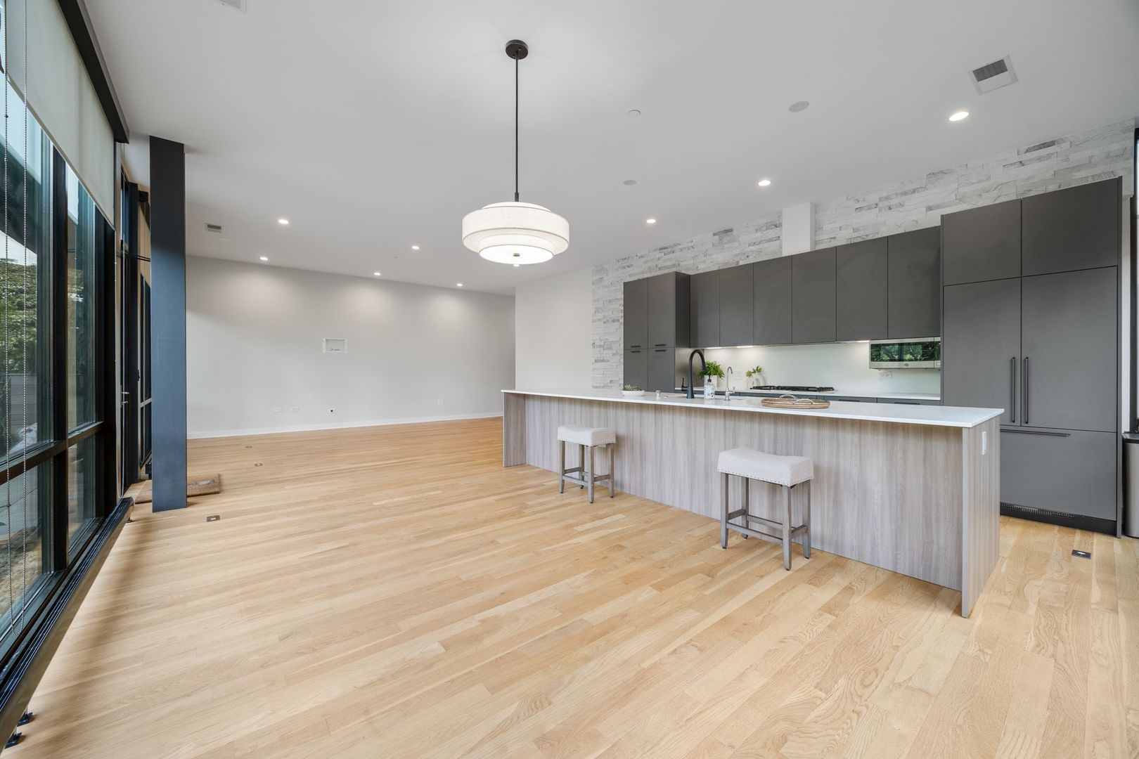 147 N Euclid Avenue Unit: 205