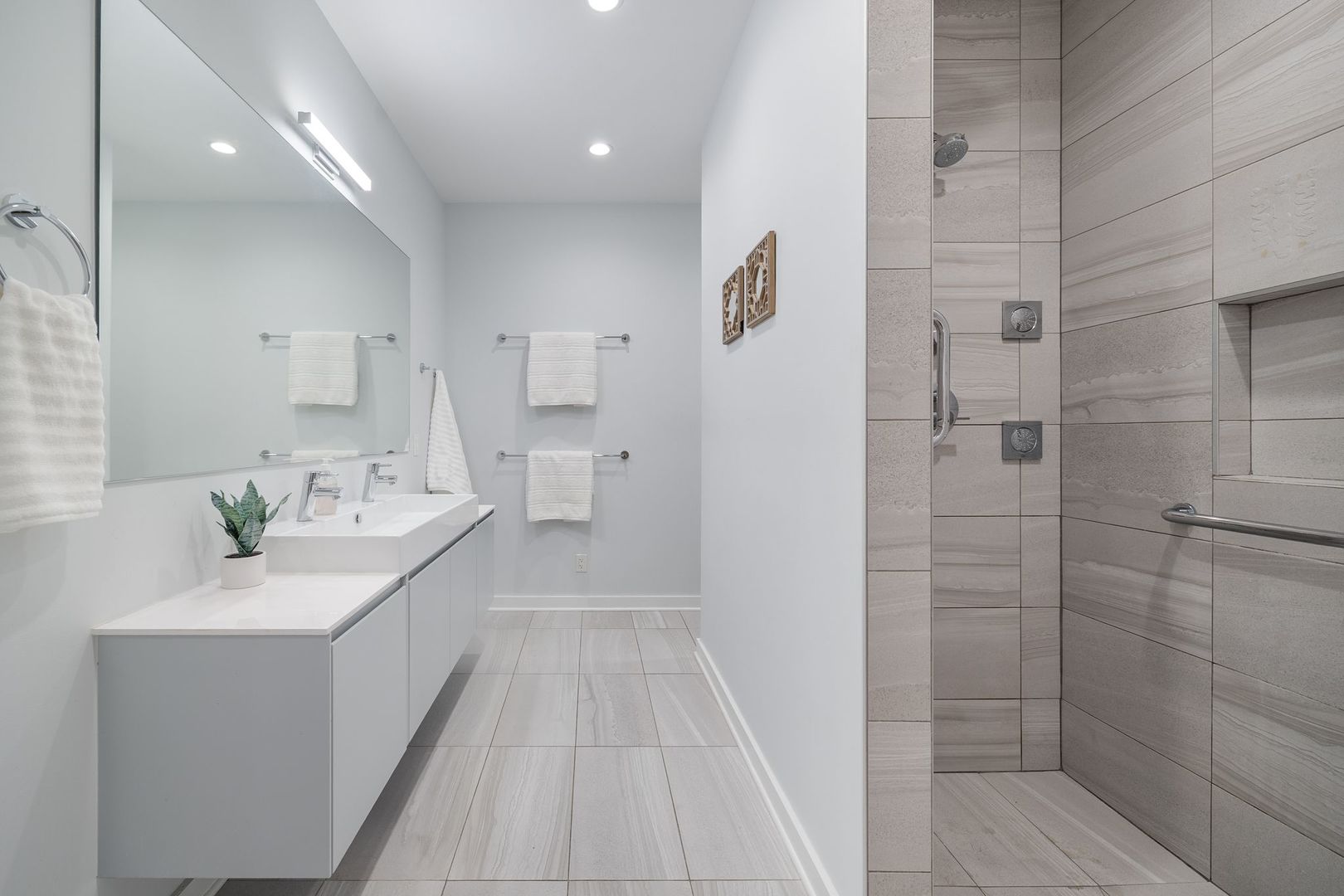 147 N Euclid Avenue Unit: 205