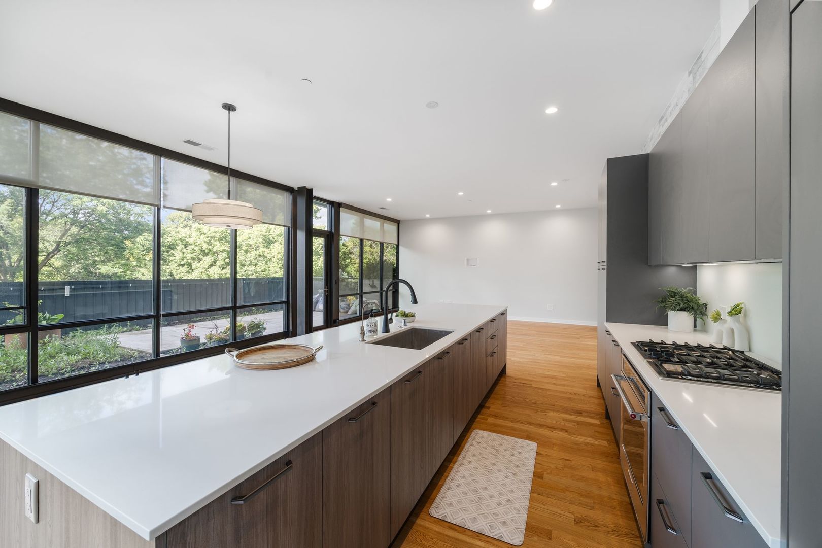 147 N Euclid Avenue Unit: 205