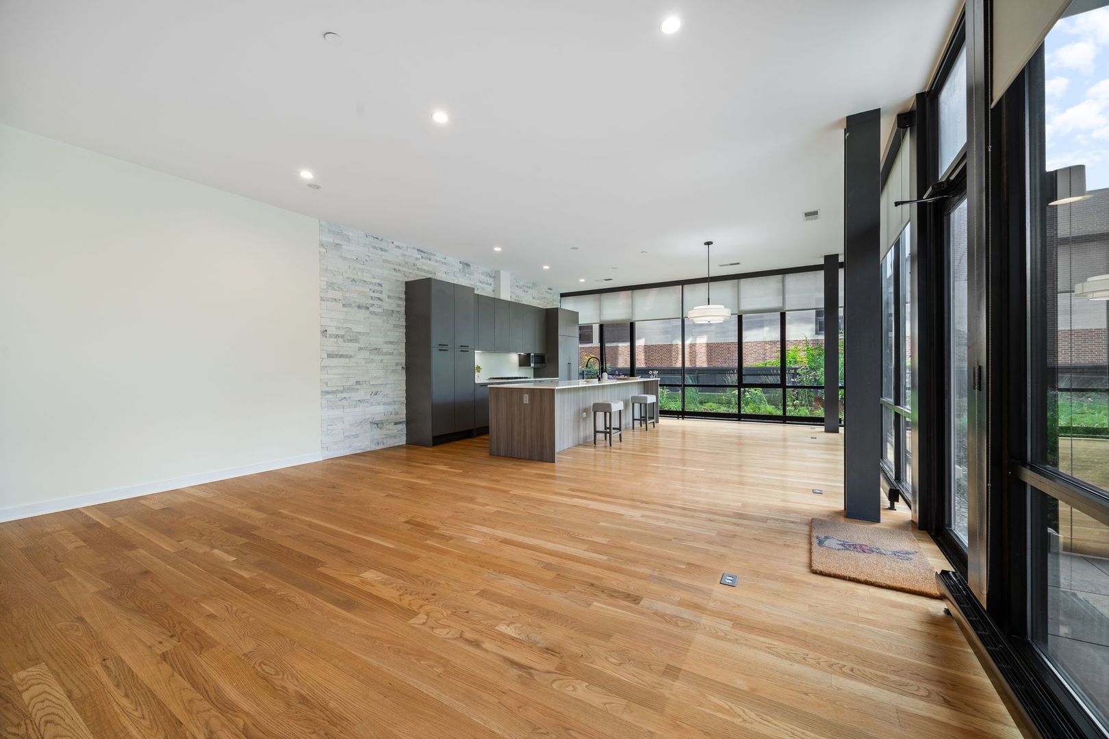 147 N Euclid Avenue Unit: 205