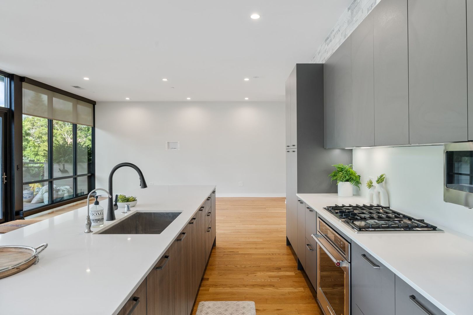 147 N Euclid Avenue Unit: 205