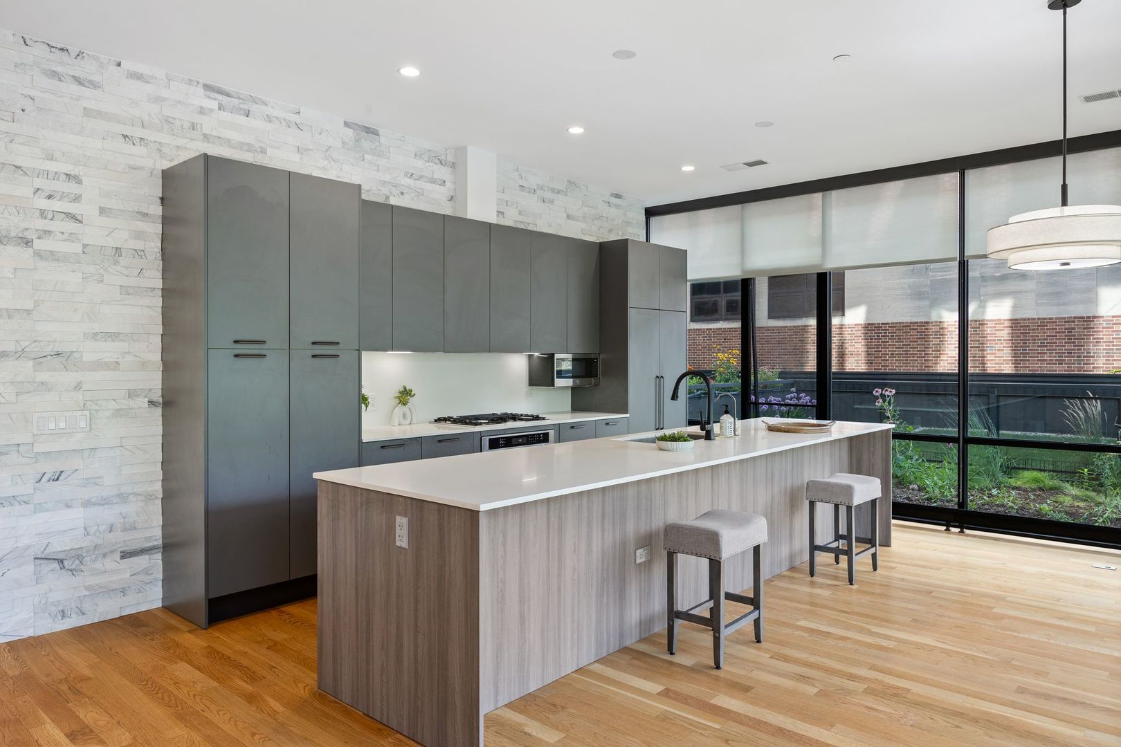 147 N Euclid Avenue Unit: 205