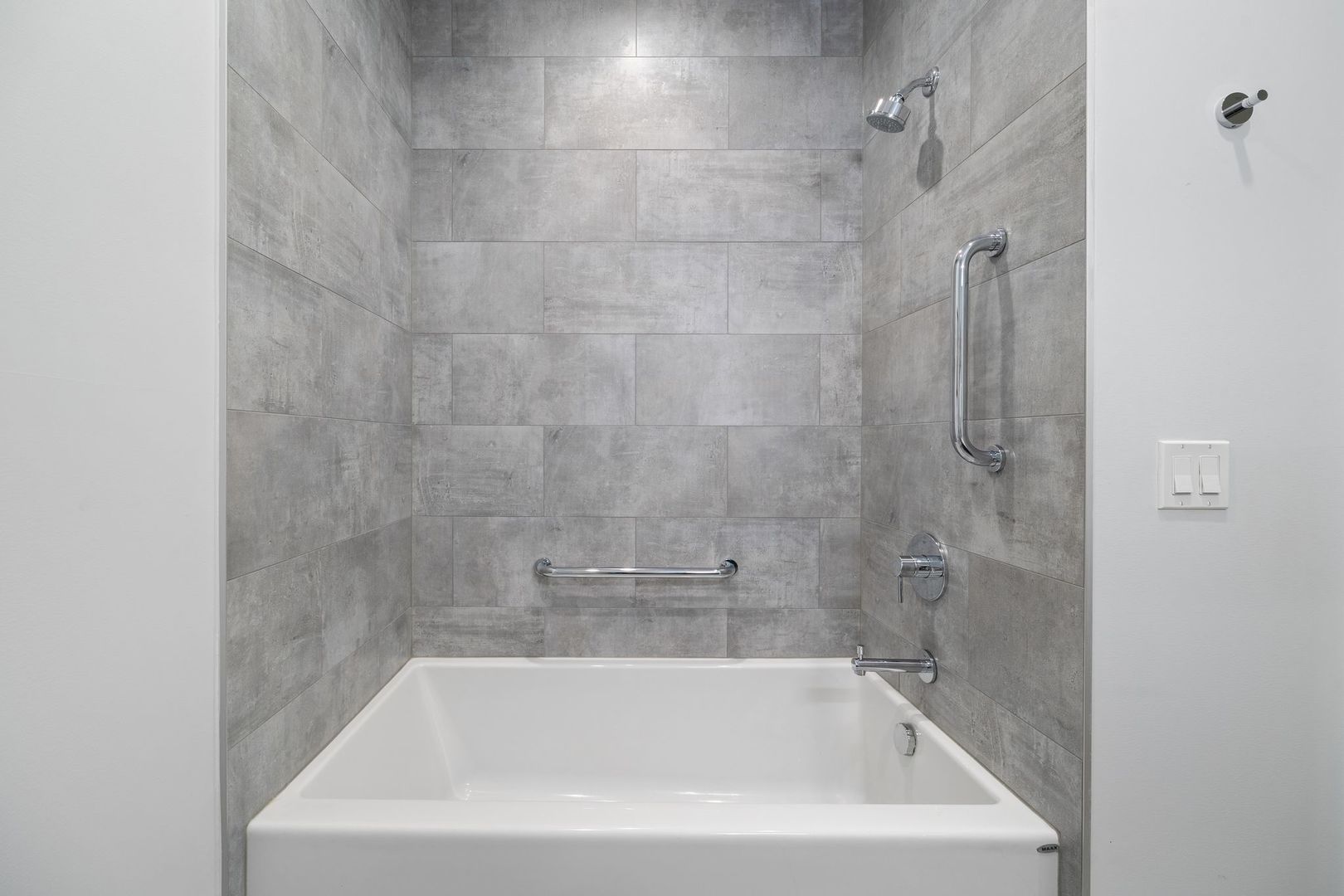 147 N Euclid Avenue Unit: 205