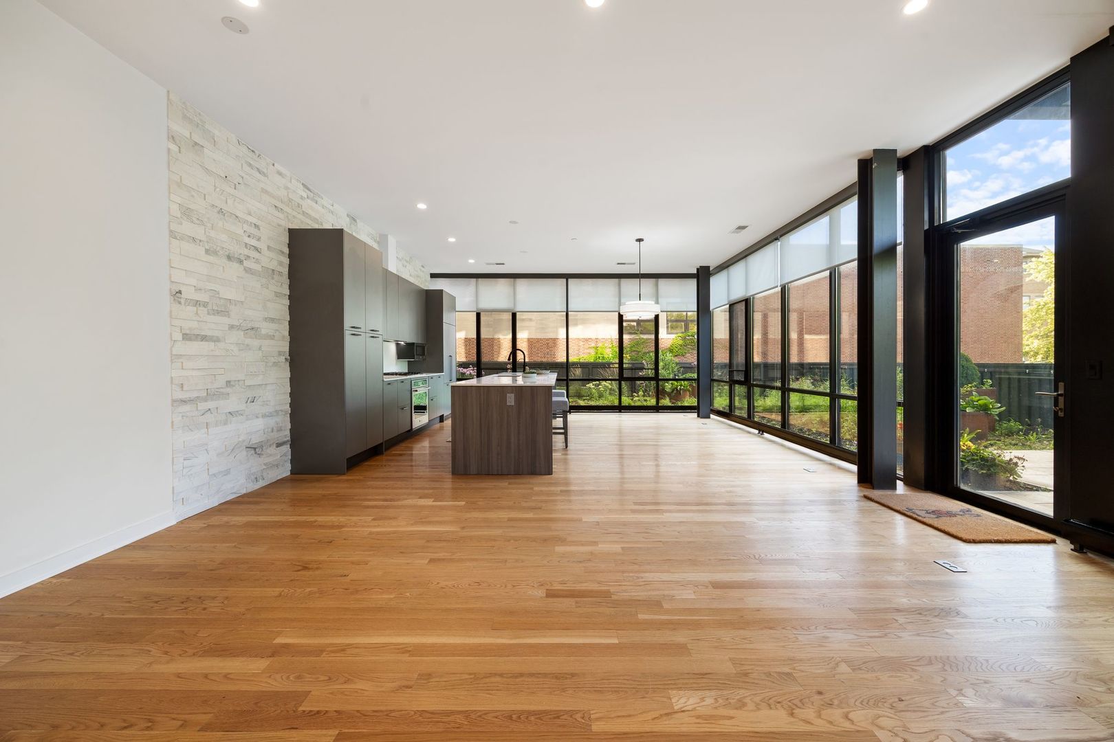 147 N Euclid Avenue Unit: 205