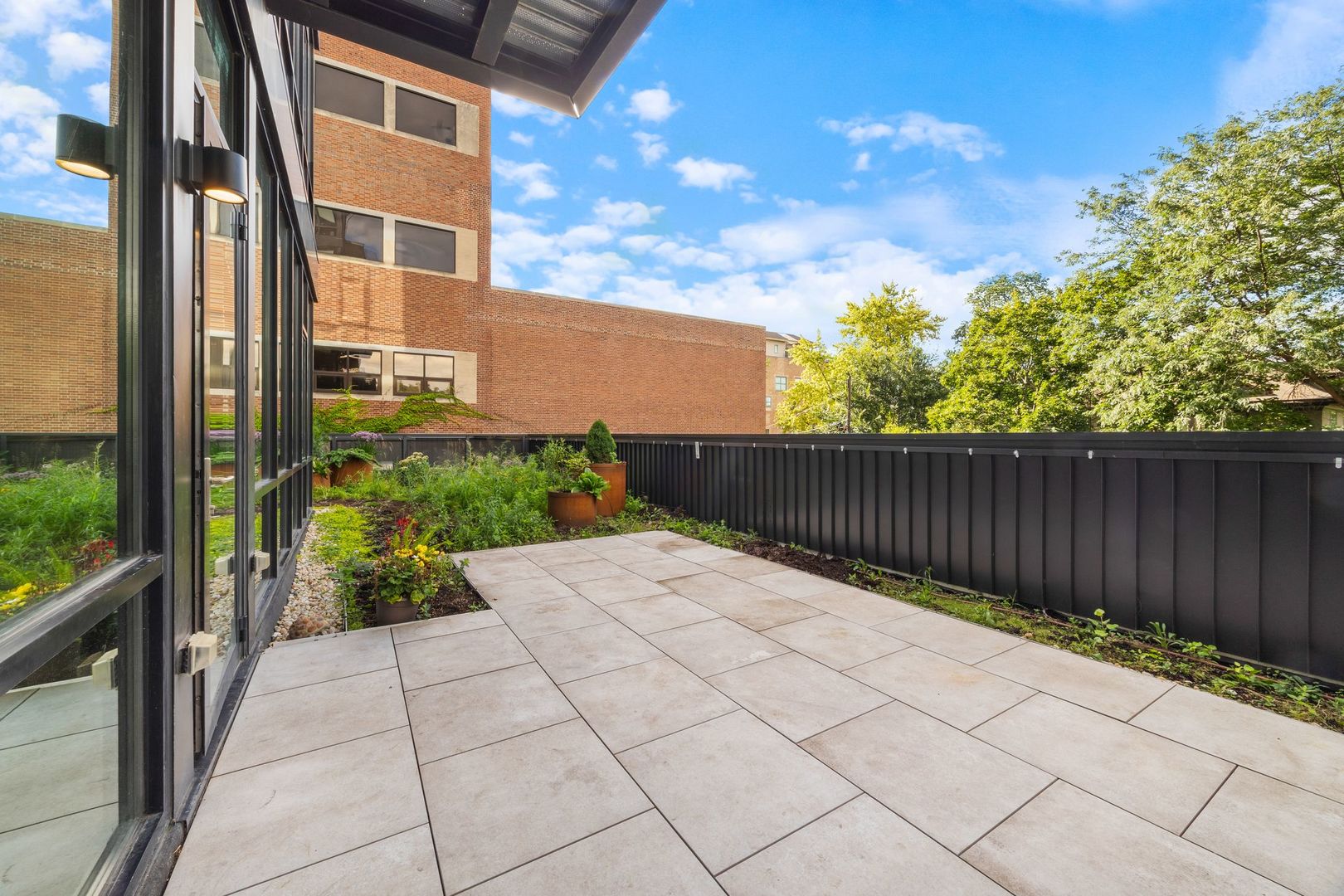 147 N Euclid Avenue Unit: 205