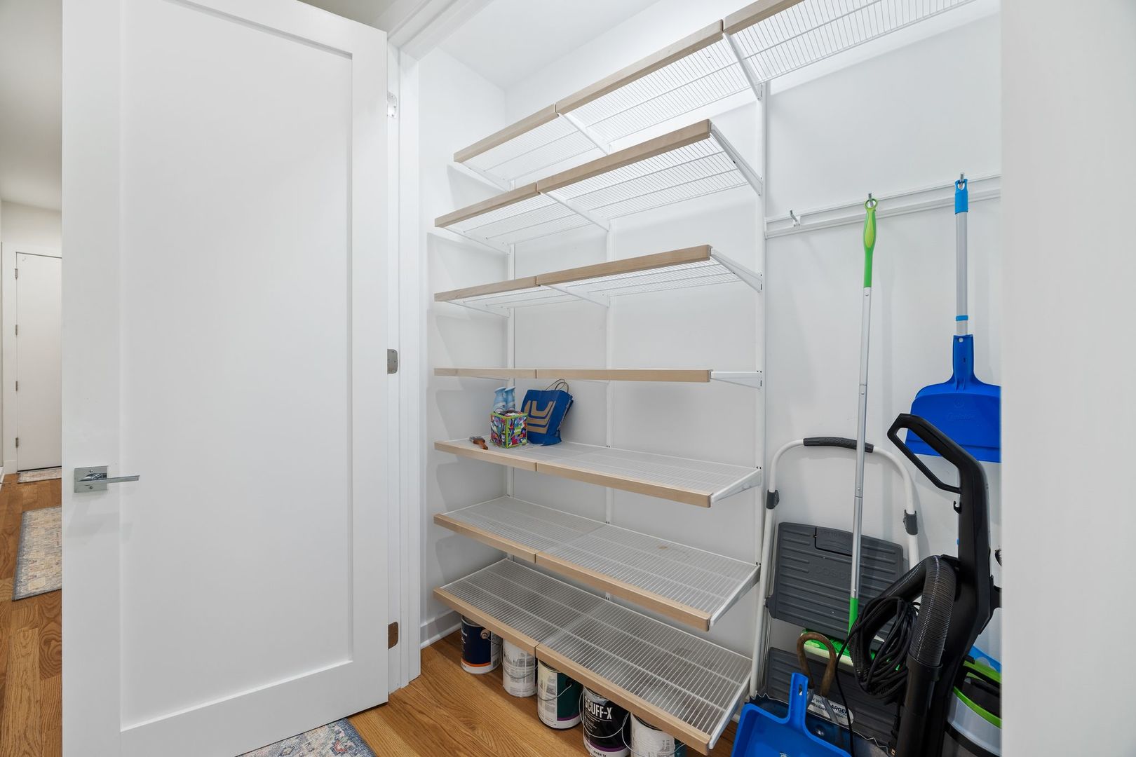 147 N Euclid Avenue Unit: 205