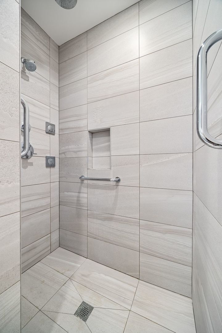 147 N Euclid Avenue Unit: 205