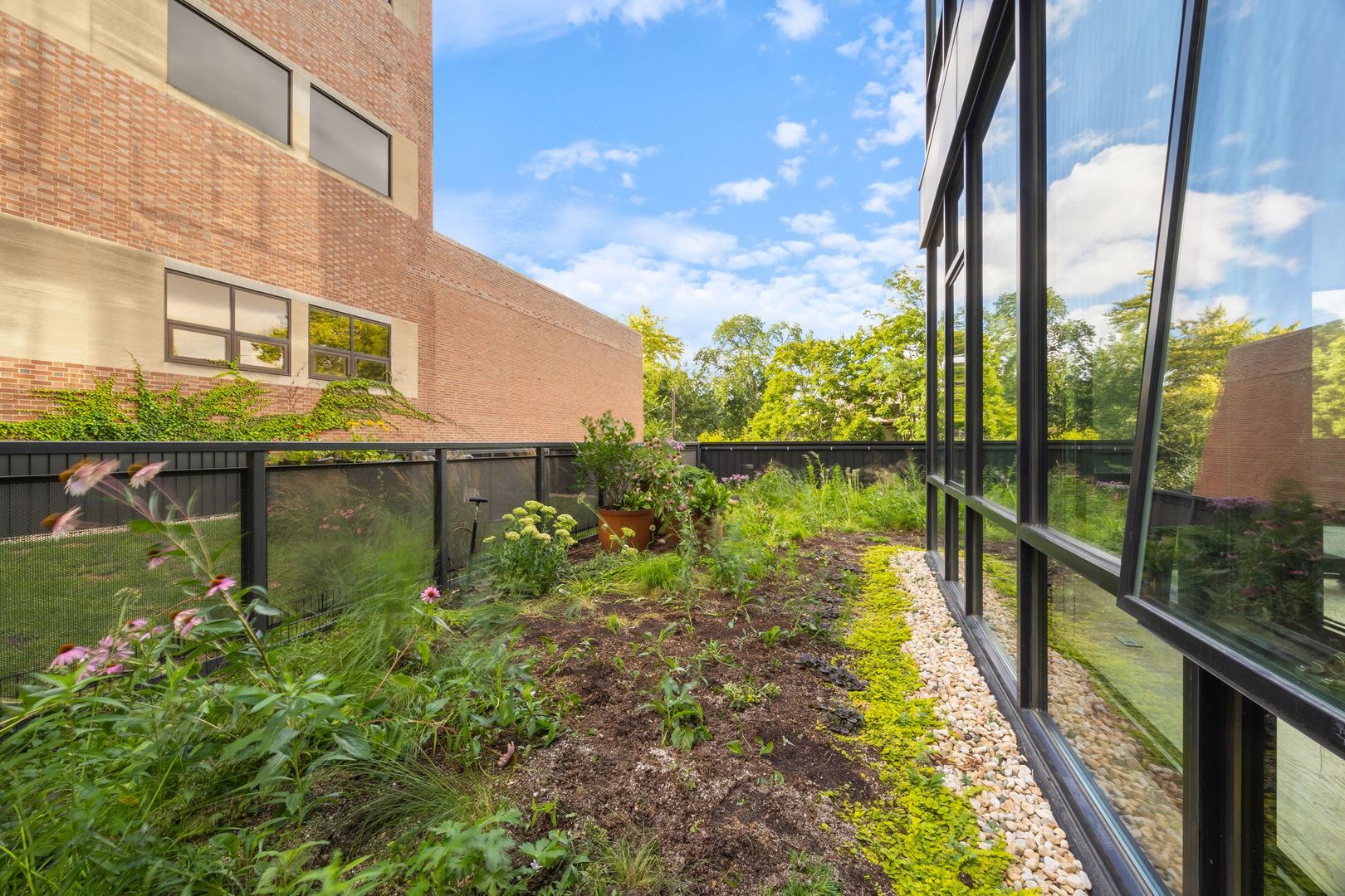 147 N Euclid Avenue Unit: 205