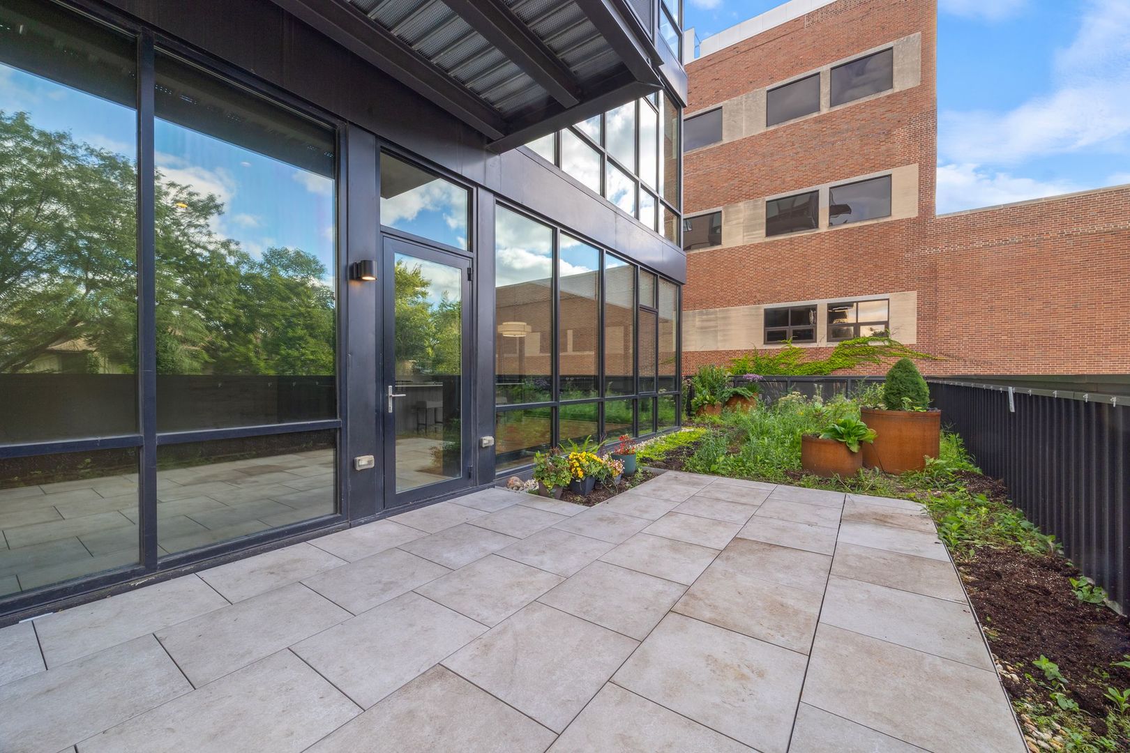 147 N Euclid Avenue Unit: 205