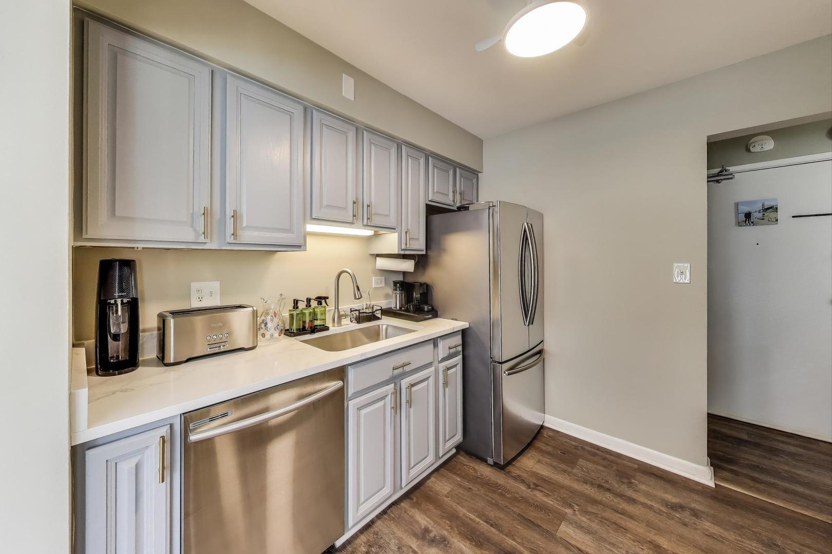 169 N GROVE Avenue Unit: 1A