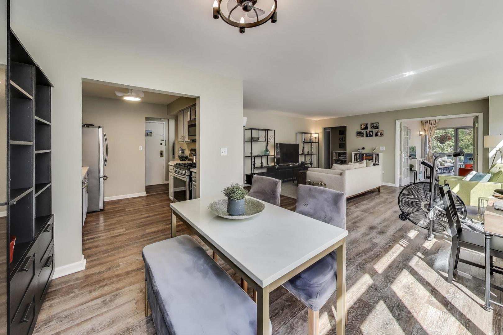 169 N GROVE Avenue Unit: 1A