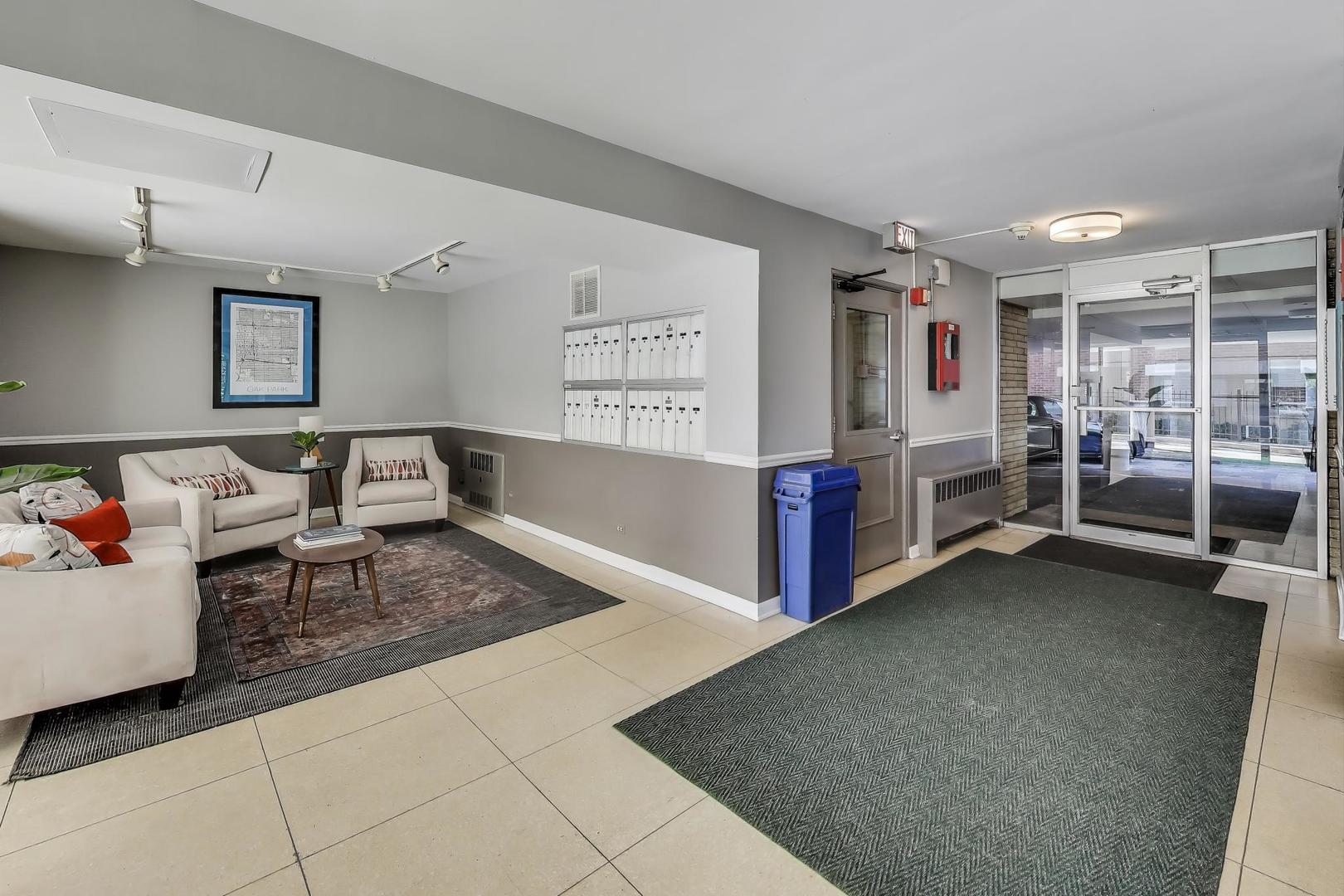 169 N GROVE Avenue Unit: 1A