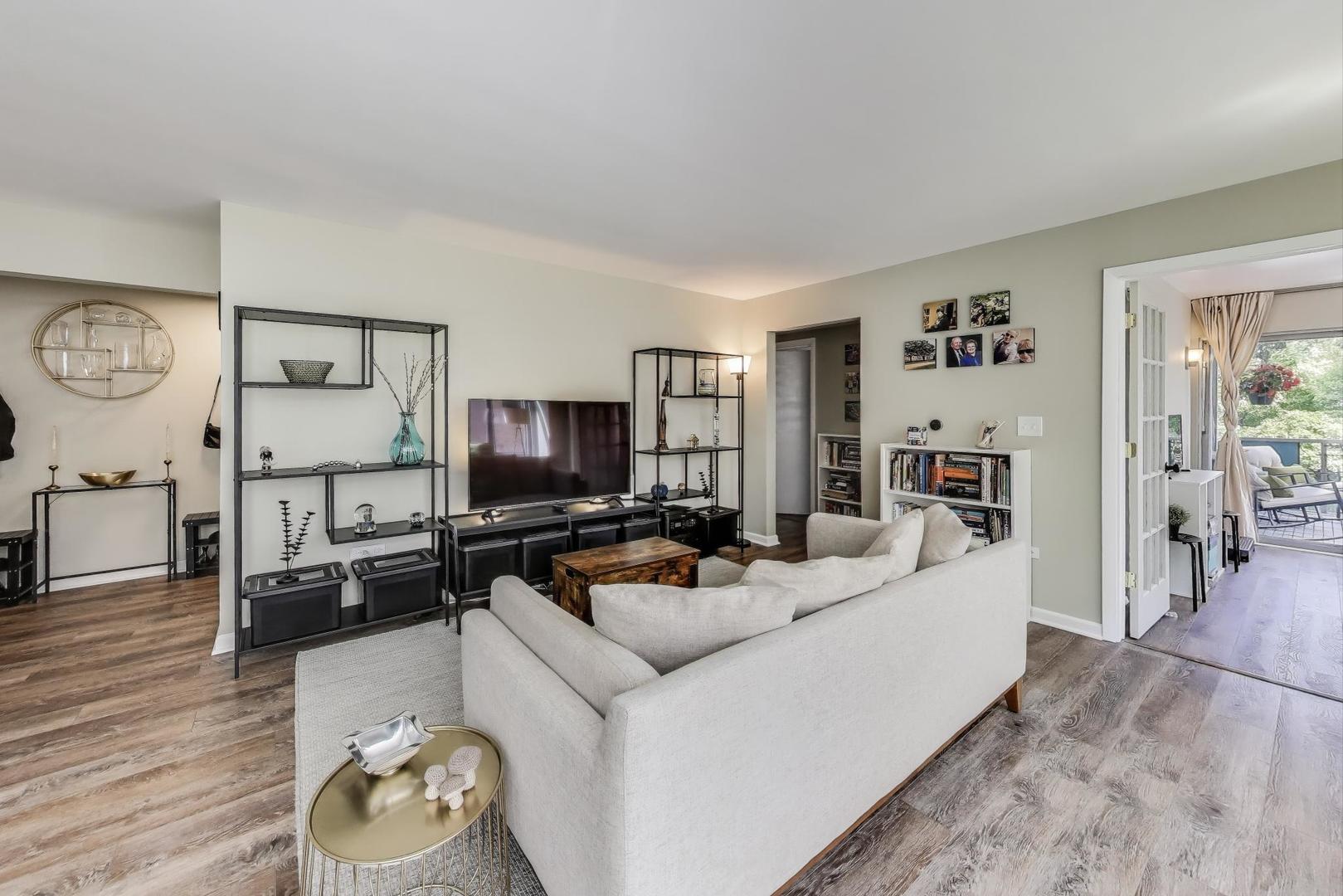 169 N GROVE Avenue Unit: 1A