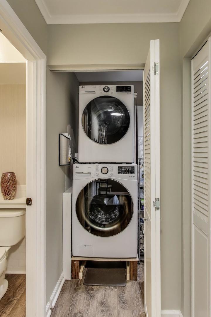 169 N GROVE Avenue Unit: 1A