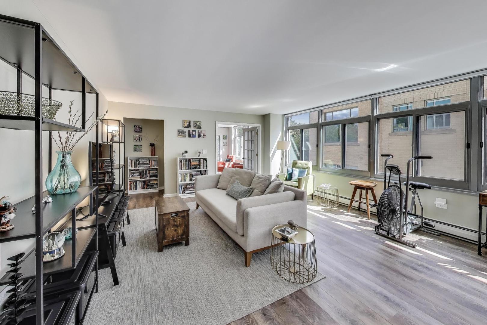 169 N GROVE Avenue Unit: 1A