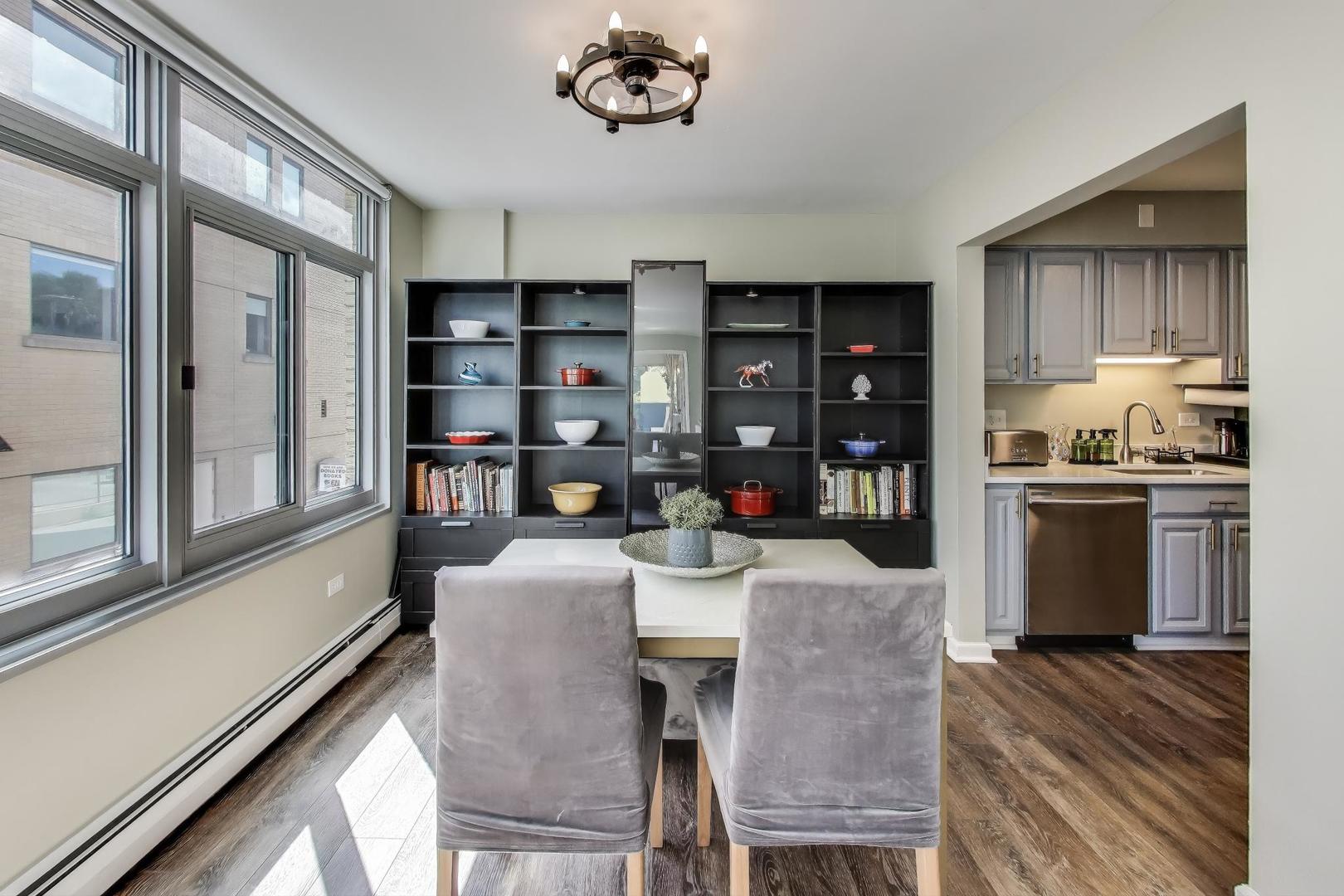 169 N GROVE Avenue Unit: 1A