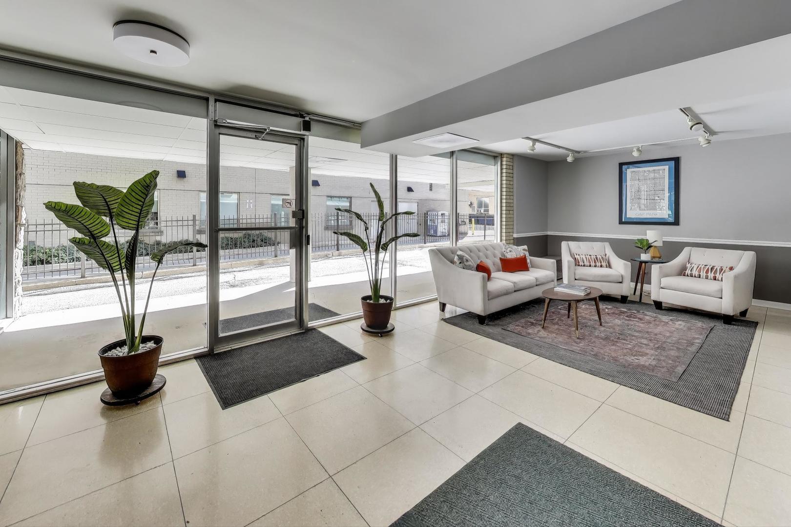 169 N GROVE Avenue Unit: 1A