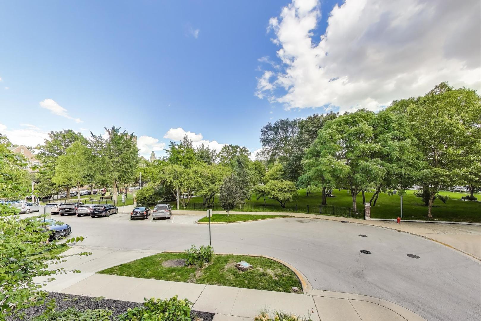 169 N GROVE Avenue Unit: 1A