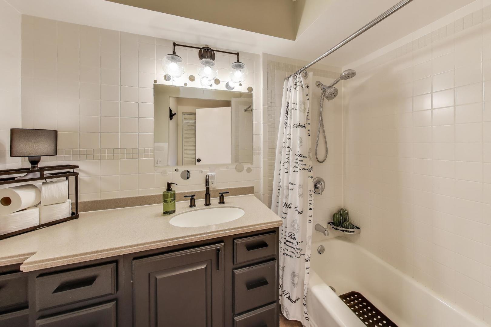 169 N GROVE Avenue Unit: 1A