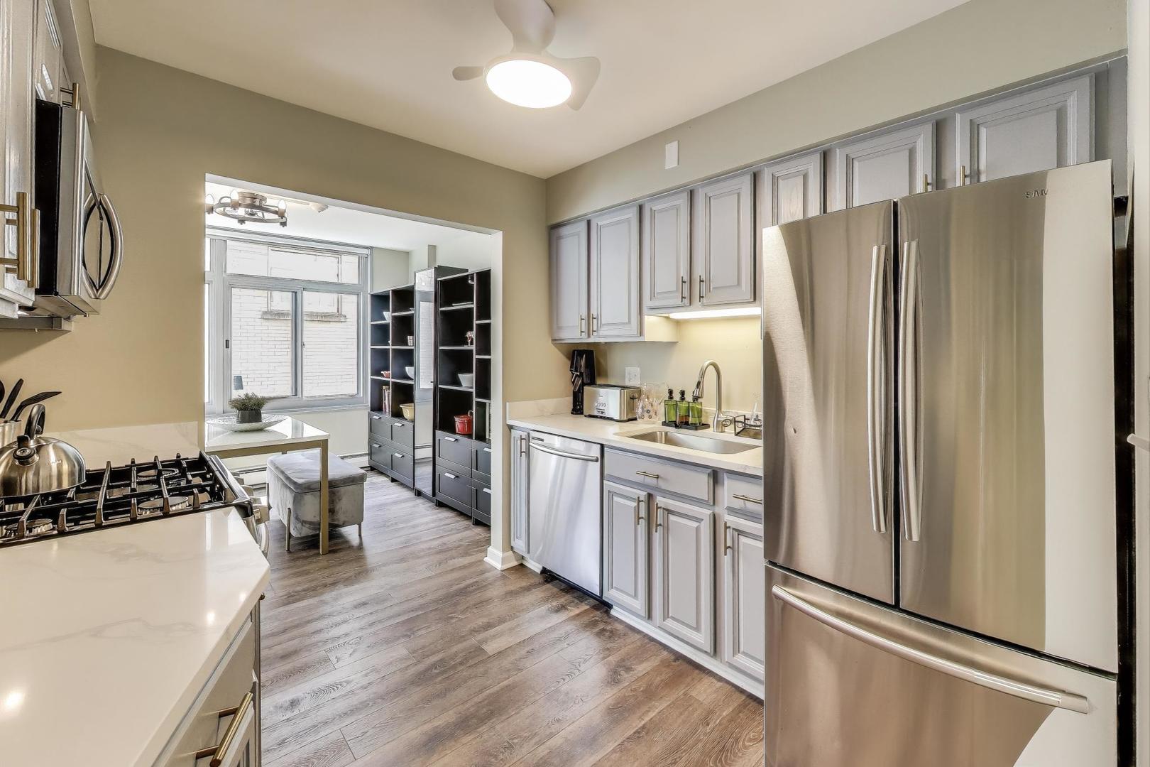 169 N GROVE Avenue Unit: 1A