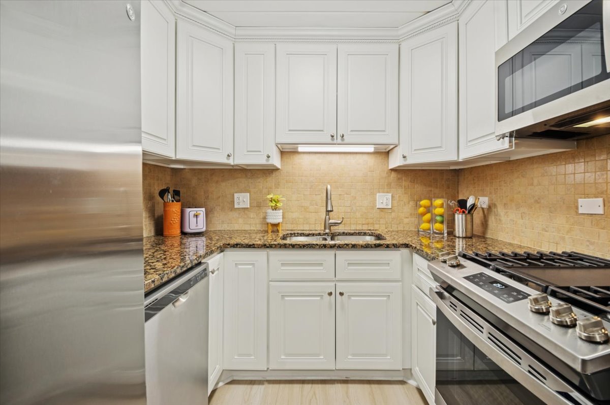 203 N Kenilworth Avenue Unit: 3F