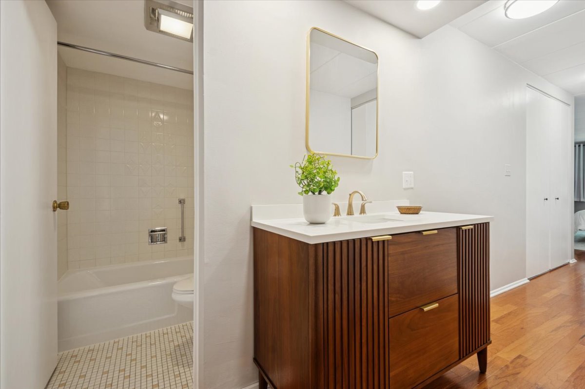 203 N Kenilworth Avenue Unit: 3F