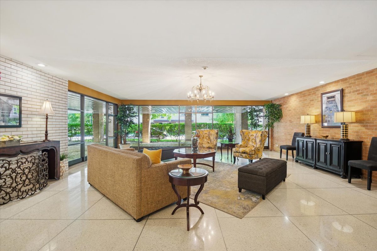 203 N Kenilworth Avenue Unit: 3F