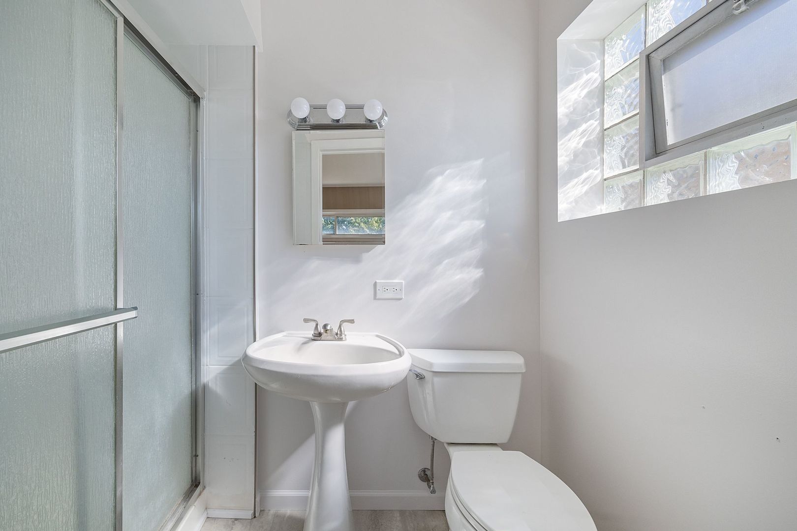 8822 Forestview Road