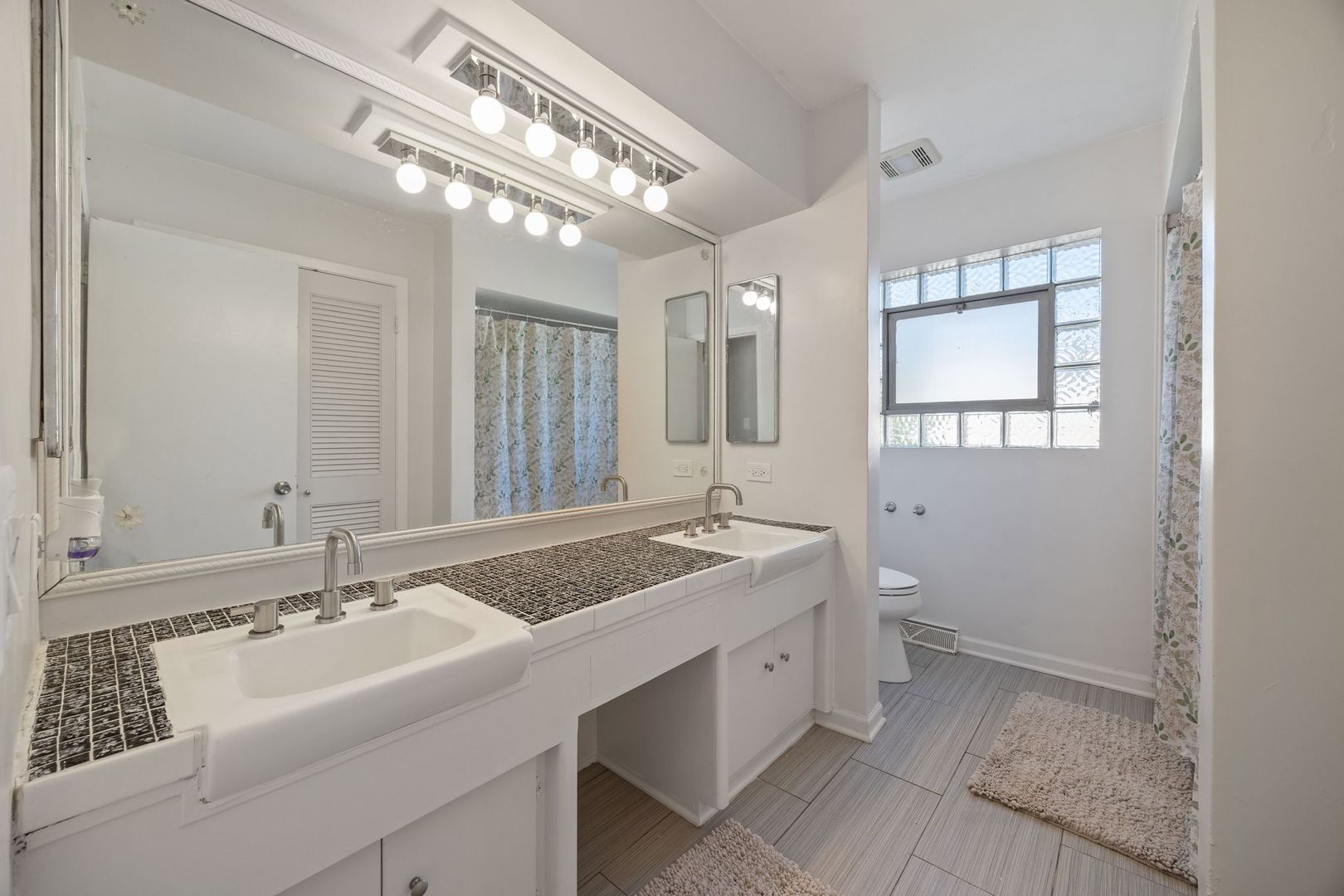 8822 Forestview Road