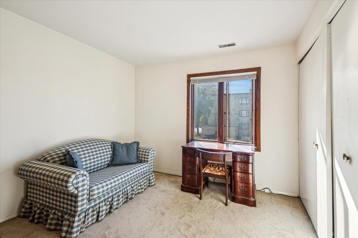 5220 N Rockwell Avenue Unit: 1S