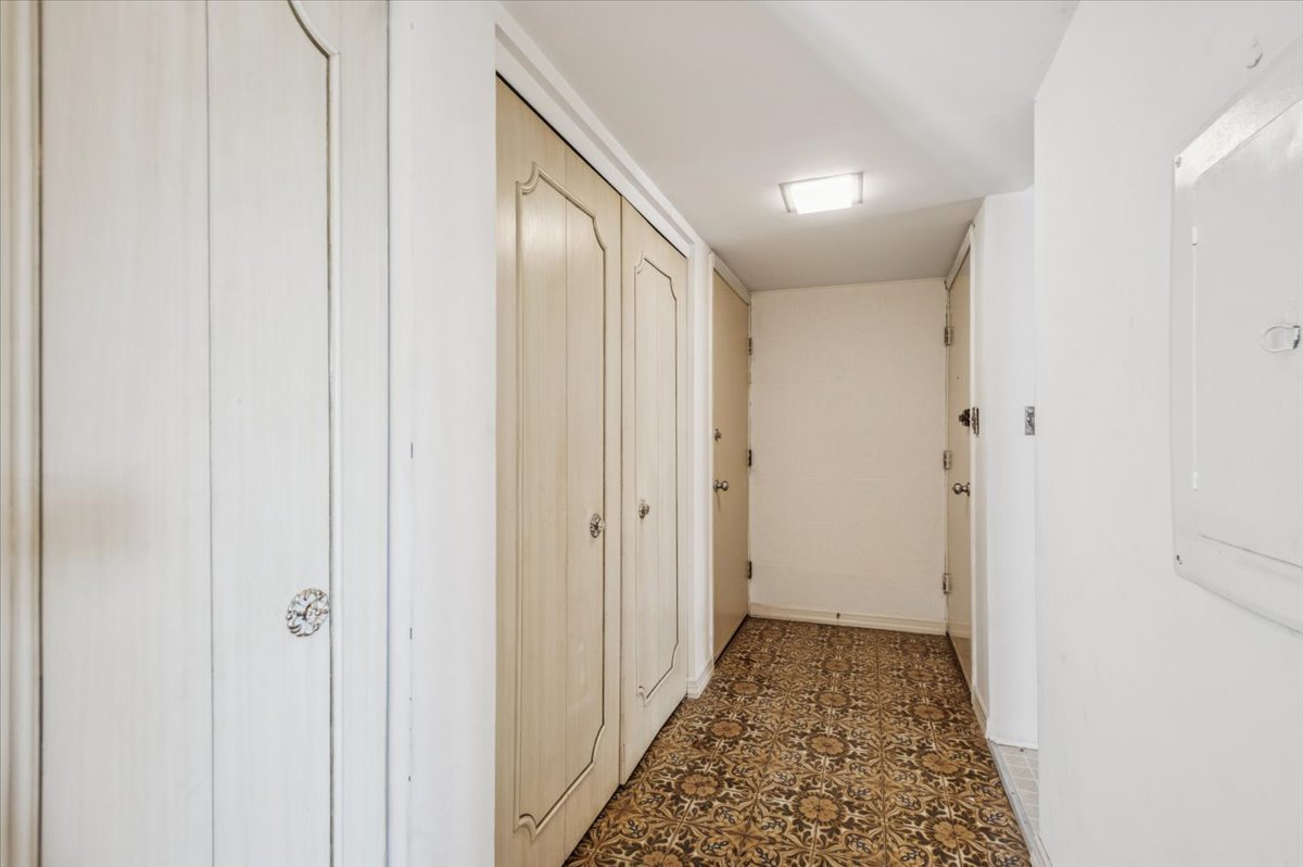 5220 N Rockwell Avenue Unit: 1S