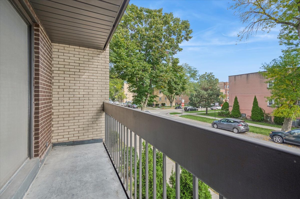 5220 N Rockwell Avenue Unit: 1S