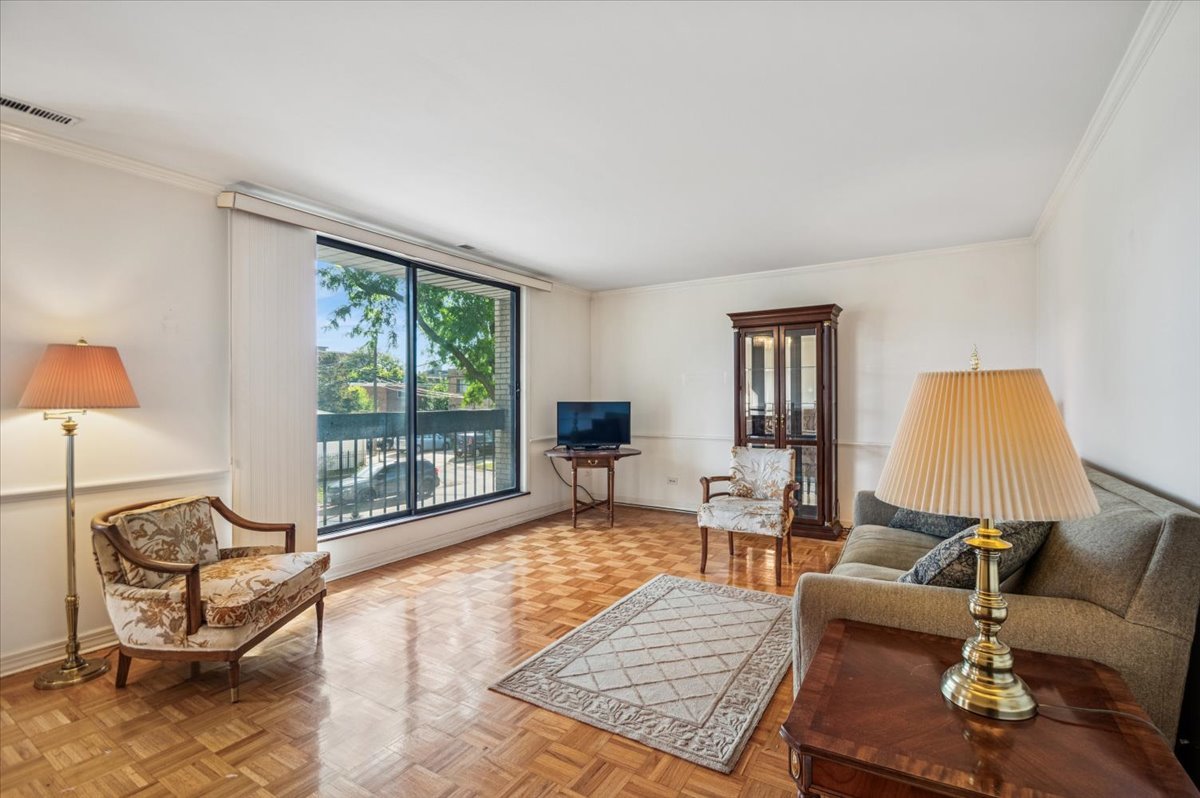 5220 N Rockwell Avenue Unit: 1S