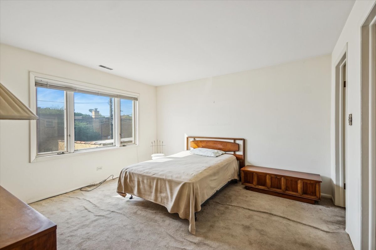 5220 N Rockwell Avenue Unit: 1S