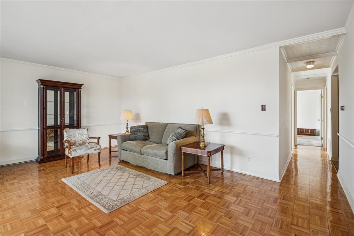 5220 N Rockwell Avenue Unit: 1S