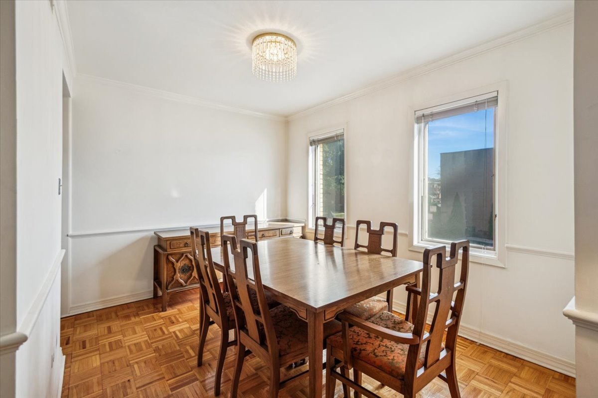 5220 N Rockwell Avenue Unit: 1S