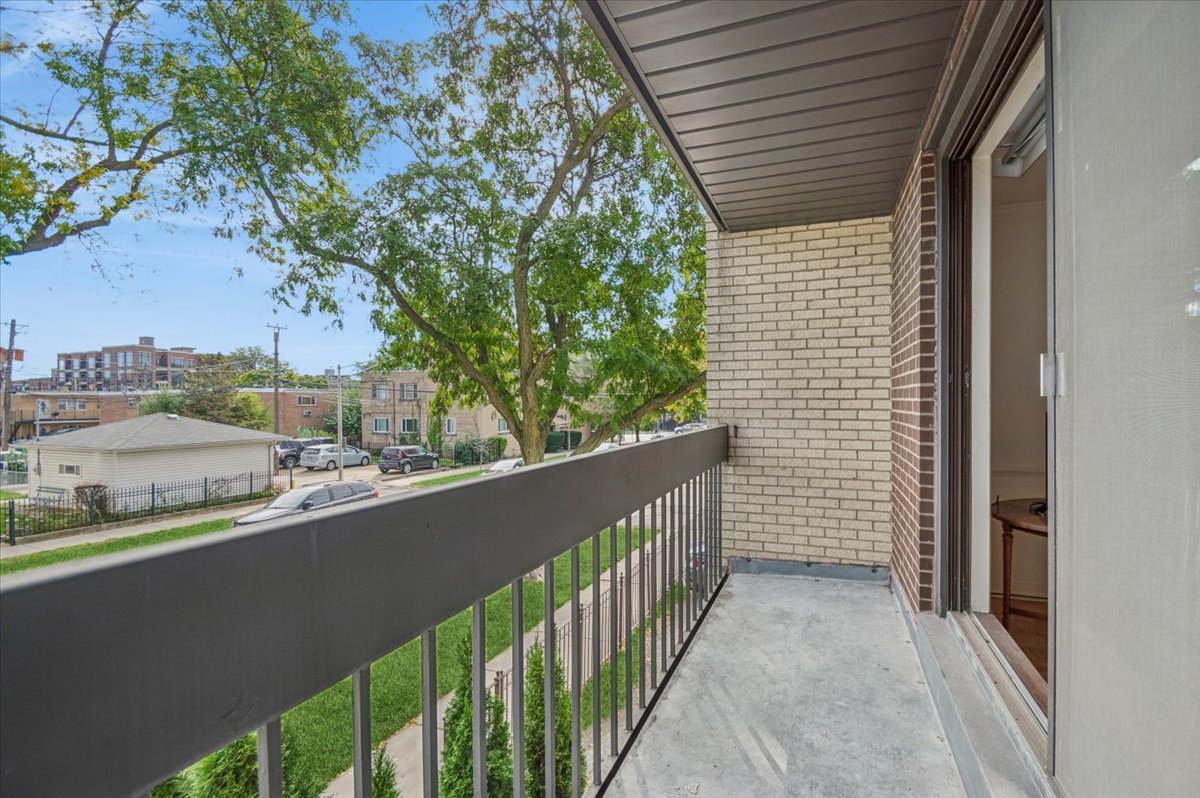 5220 N Rockwell Avenue Unit: 1S