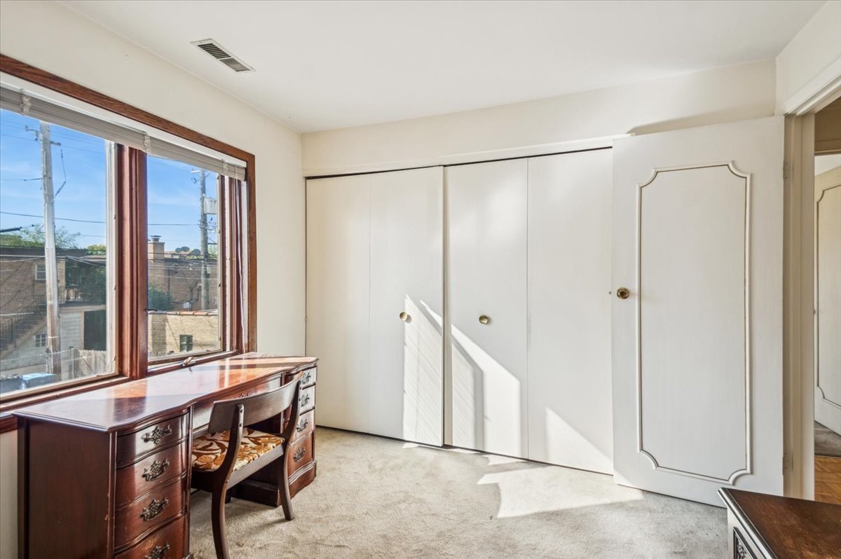 5220 N Rockwell Avenue Unit: 1S