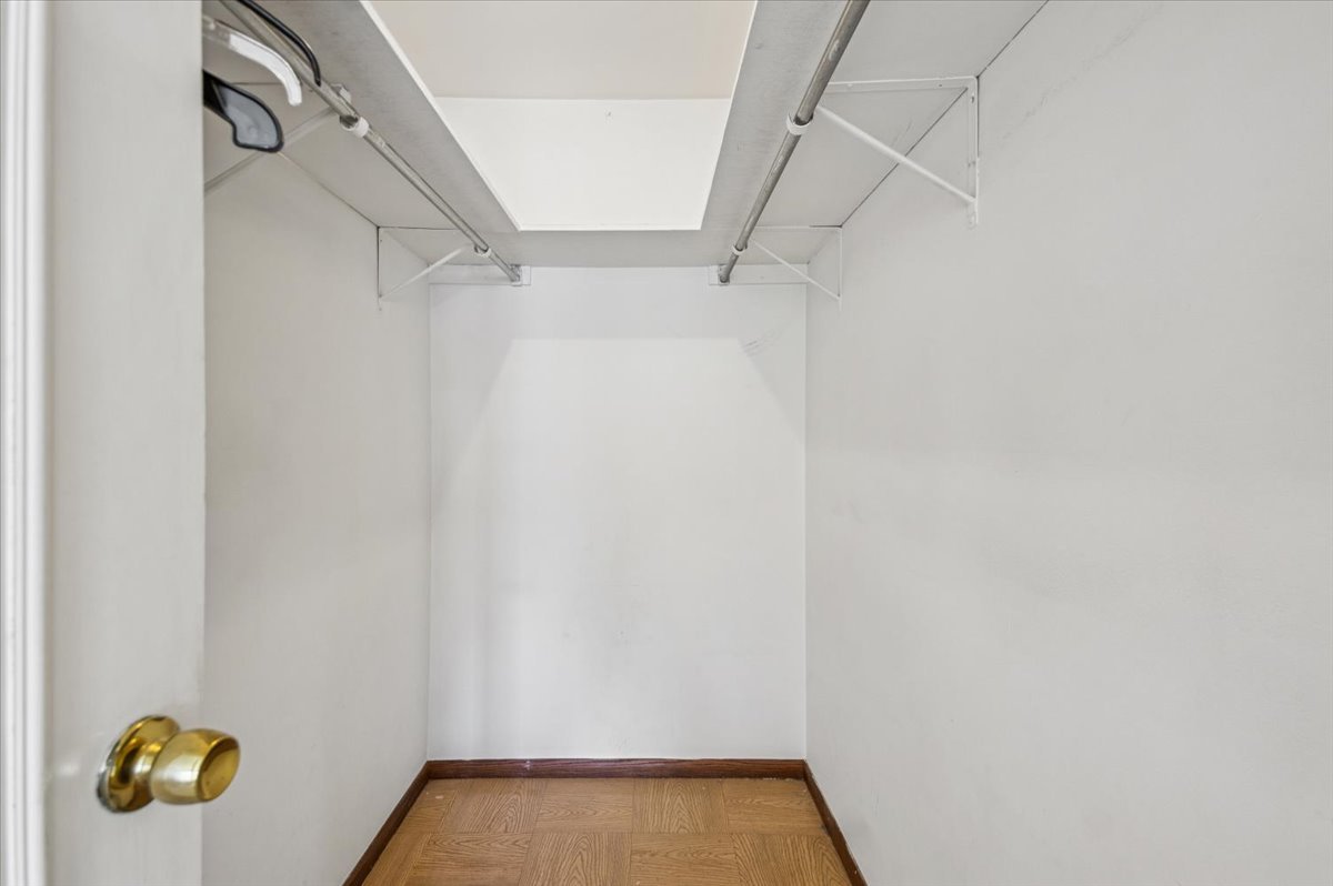 5220 N Rockwell Avenue Unit: 1S